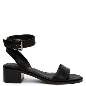 FRYE “Cindy” Ankle strap genuine leather sandals